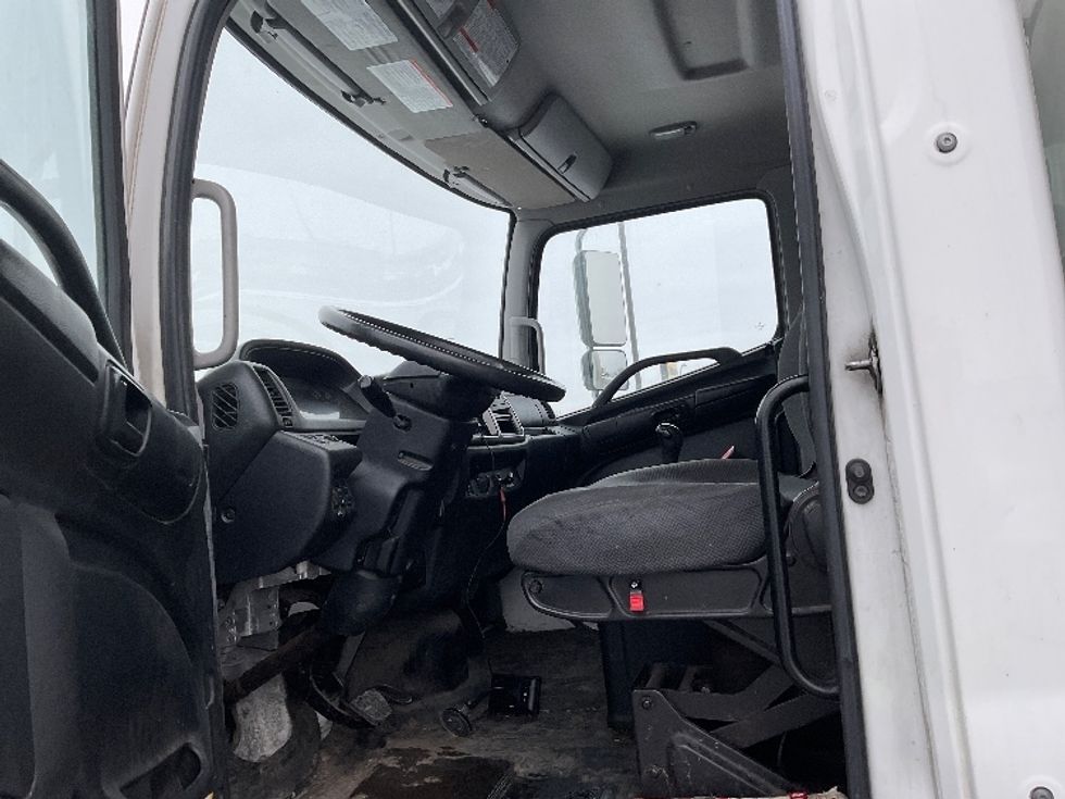 Medium Duty Box Truck-Light and Medium Duty Trucks-Hino-2019-338-Saint Laurent-PQ-349,325\n\t\tkm-$ 44,750 - Image 14