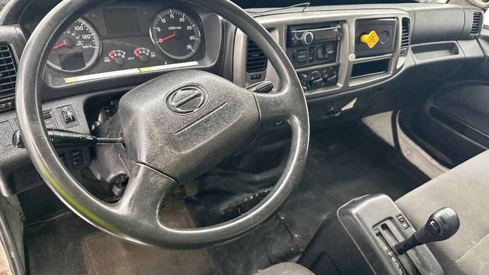 Medium Duty Box Truck-Light and Medium Duty Trucks-Hino-2019-338-Saint Laurent-PQ-349,325\n\t\tkm-$ 44,750 - Image 15