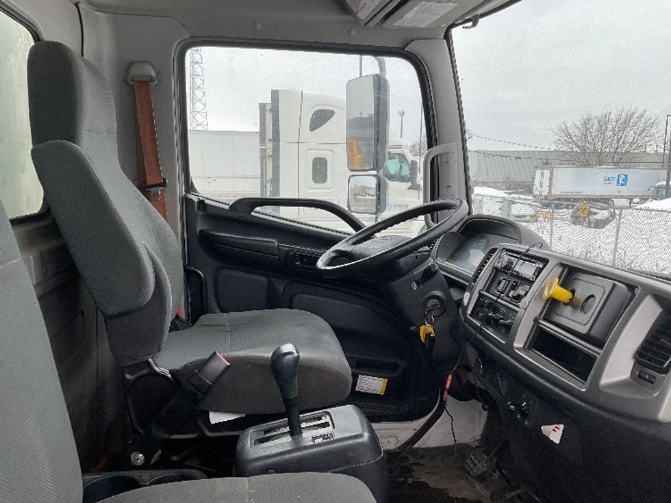 Medium Duty Box Truck-Light and Medium Duty Trucks-Hino-2019-338-Saint Laurent-PQ-349,325\n\t\tkm-$ 44,750 - Image 18