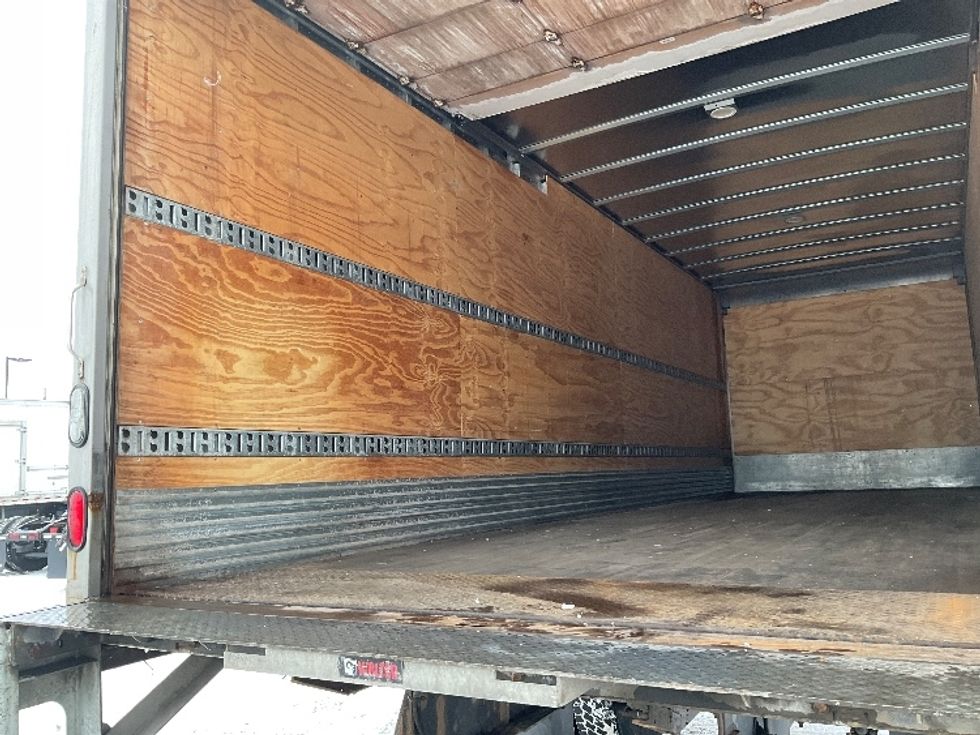 Medium Duty Box Truck-Light and Medium Duty Trucks-Hino-2019-338-Saint Laurent-PQ-368,252\n\t\tkm-$ 42,500 - Image 11