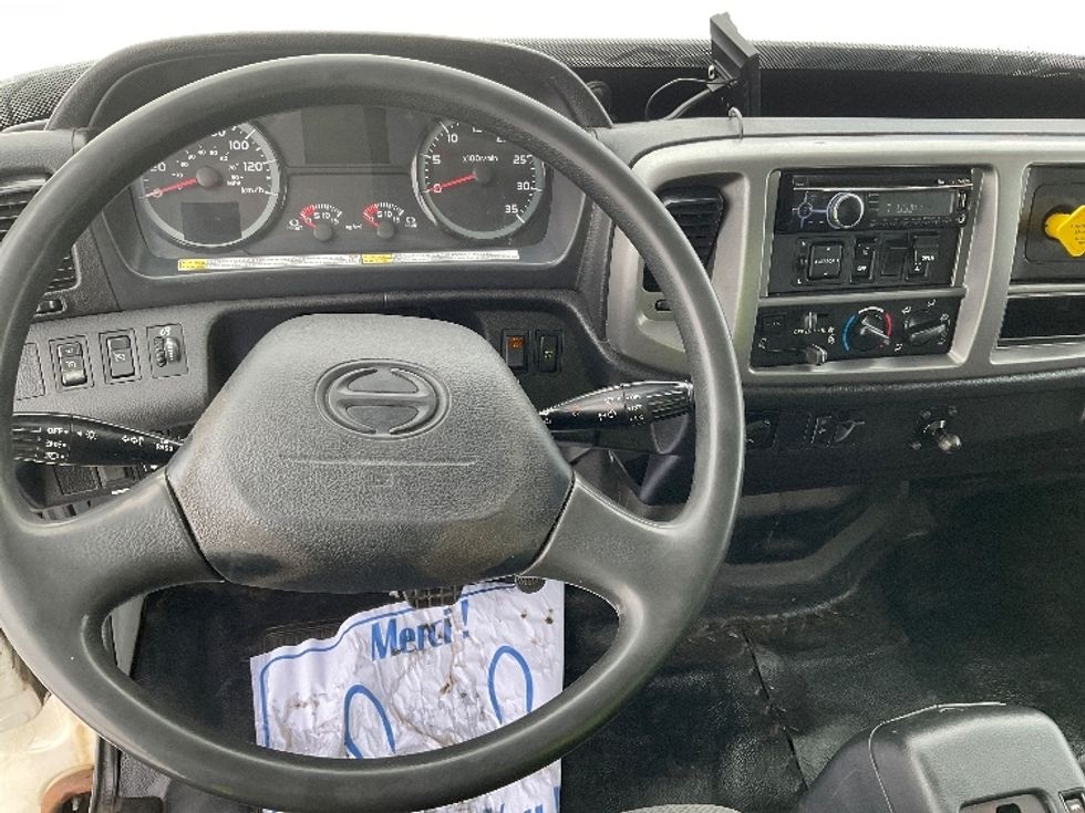 Medium Duty Box Truck-Light and Medium Duty Trucks-Hino-2019-338-Saint Laurent-PQ-368,252\n\t\tkm-$ 42,500 - Image 18