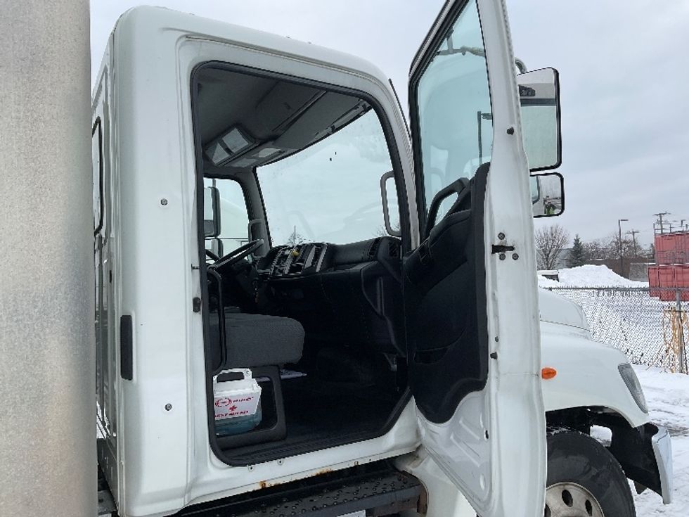 Medium Duty Box Truck-Light and Medium Duty Trucks-Hino-2019-338-Saint Laurent-PQ-368,252\n\t\tkm-$ 42,500 - Image 20
