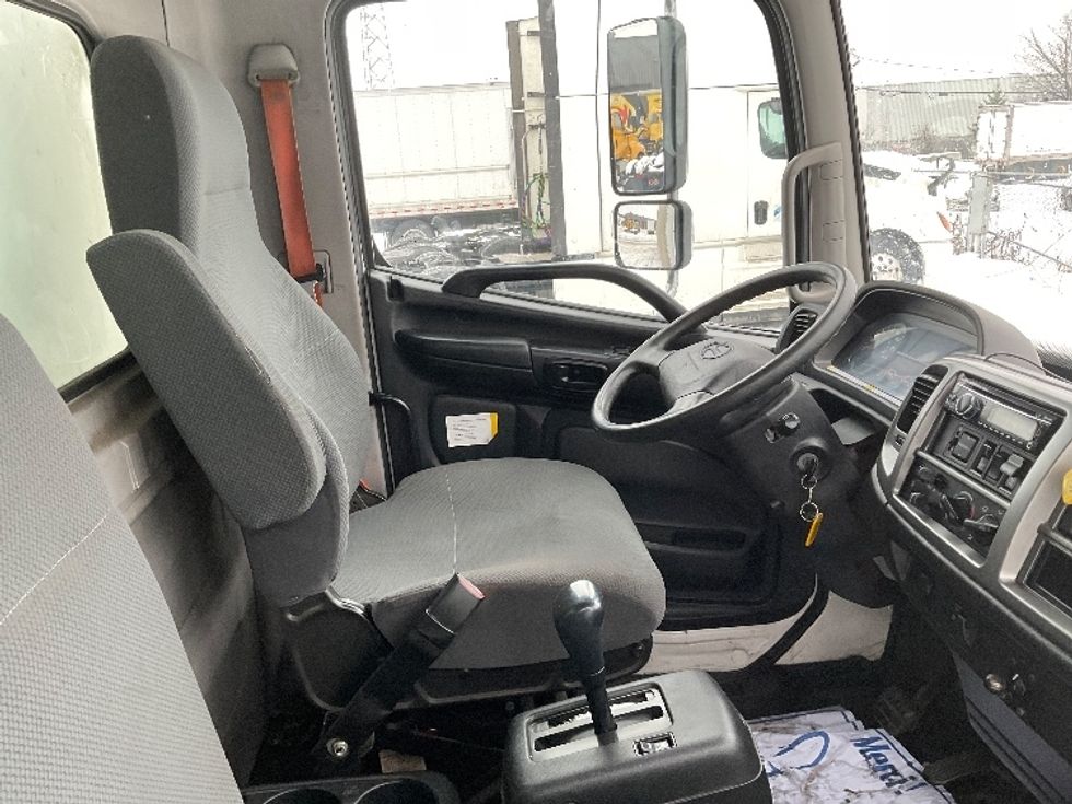 Medium Duty Box Truck-Light and Medium Duty Trucks-Hino-2019-338-Saint Laurent-PQ-368,252\n\t\tkm-$ 42,500 - Image 22