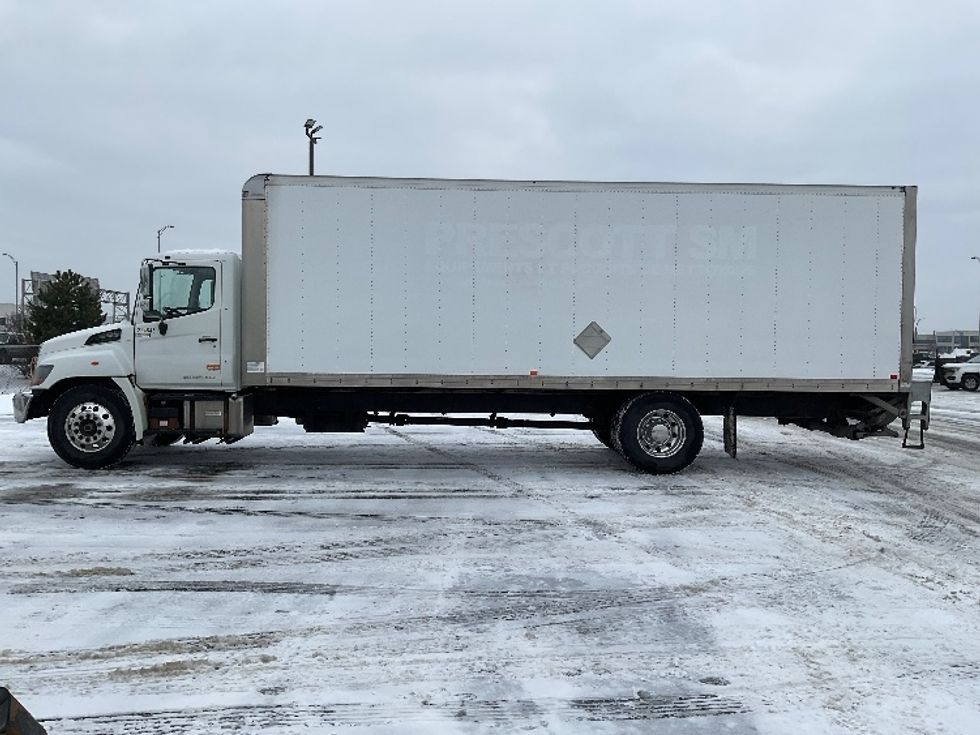 Medium Duty Box Truck-Light and Medium Duty Trucks-Hino-2019-338-Saint Laurent-PQ-368,252\n\t\tkm-$ 42,500 - Image 4