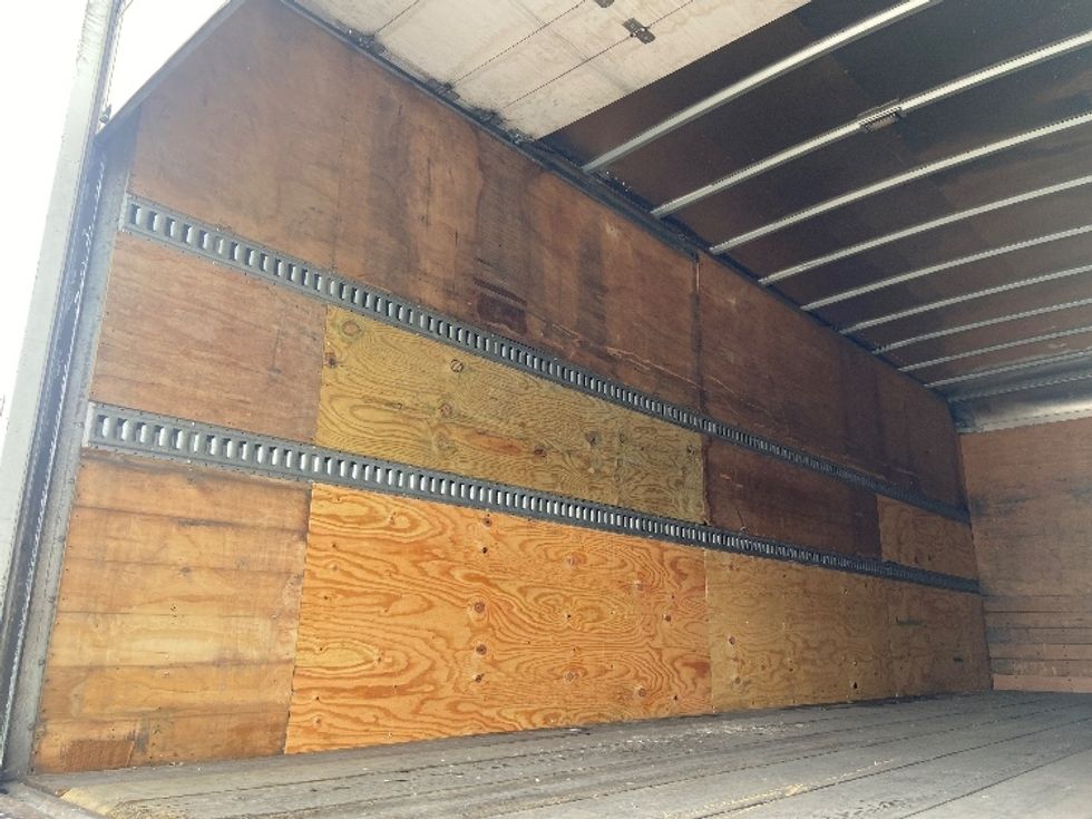Medium Duty Box Truck-Light and Medium Duty Trucks-Hino-2019-338-San Antonio-TX-285,264\n\t\tmiles-$ 31,250 - Image 11