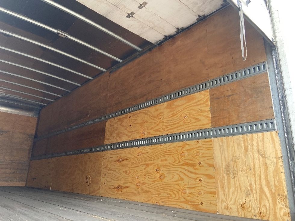 Medium Duty Box Truck-Light and Medium Duty Trucks-Hino-2019-338-San Antonio-TX-285,264\n\t\tmiles-$ 31,250 - Image 12