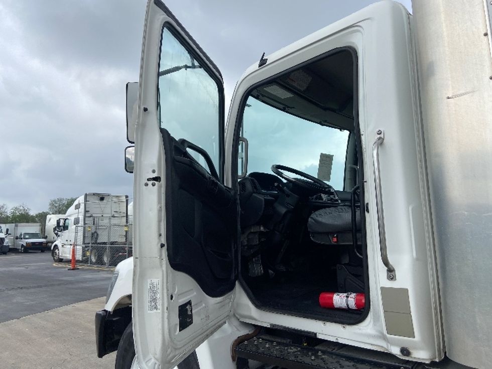 Medium Duty Box Truck-Light and Medium Duty Trucks-Hino-2019-338-San Antonio-TX-285,264\n\t\tmiles-$ 31,250 - Image 16