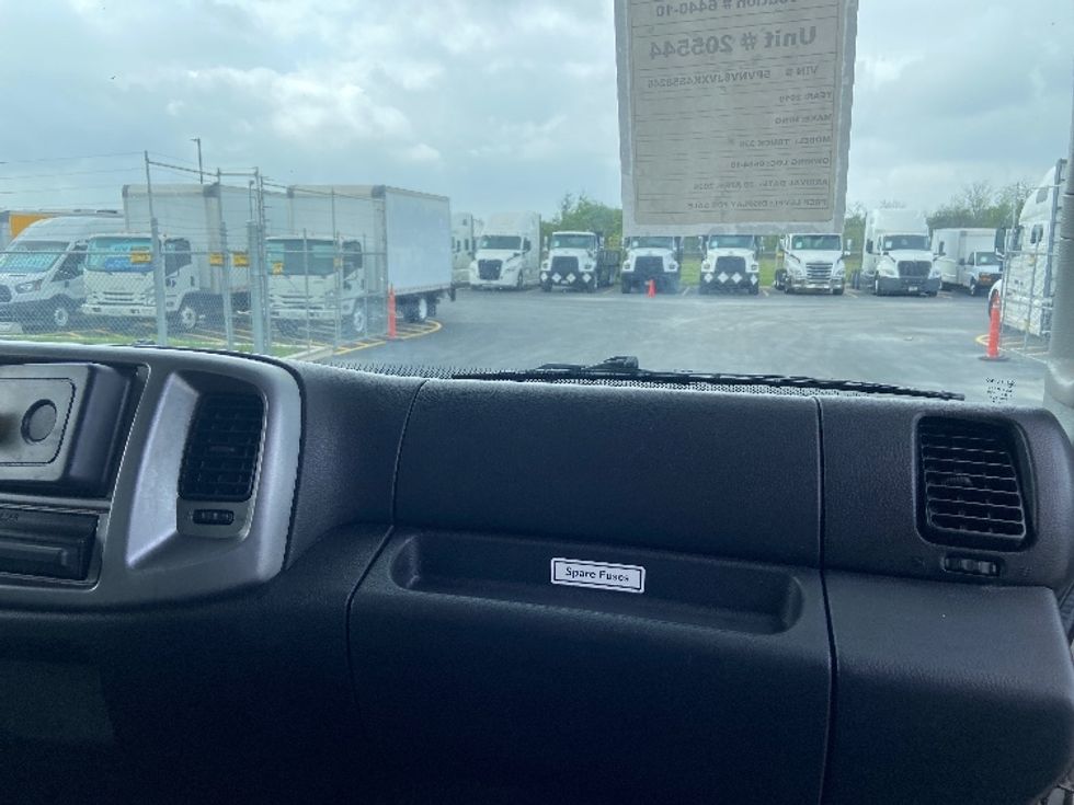 Medium Duty Box Truck-Light and Medium Duty Trucks-Hino-2019-338-San Antonio-TX-285,264\n\t\tmiles-$ 31,250 - Image 21