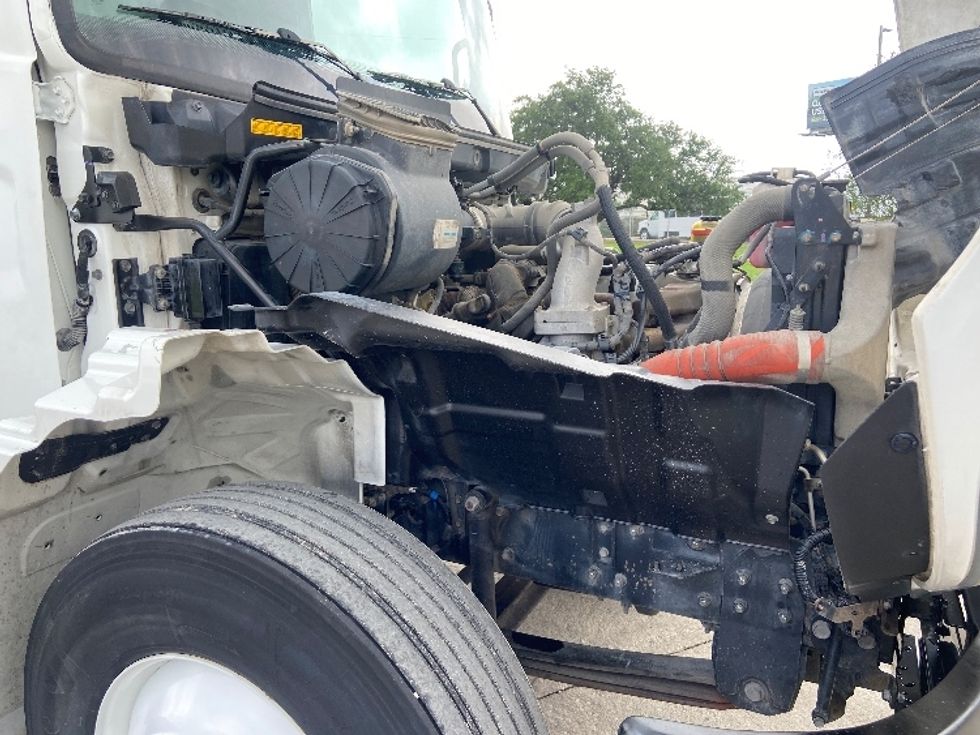 Medium Duty Box Truck-Light and Medium Duty Trucks-Hino-2019-338-San Antonio-TX-285,264\n\t\tmiles-$ 31,250 - Image 23