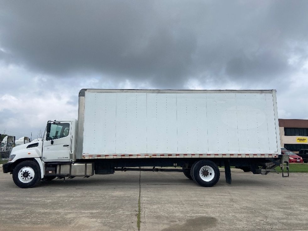 Medium Duty Box Truck-Light and Medium Duty Trucks-Hino-2019-338-San Antonio-TX-285,264\n\t\tmiles-$ 31,250 - Image 4