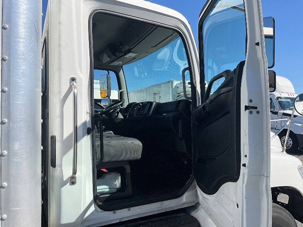 Medium Duty Box Truck-Light and Medium Duty Trucks-Hino-2019-338-Tacoma-WA-97,871\n\t\tmiles-$ 49,750 - Image 20
