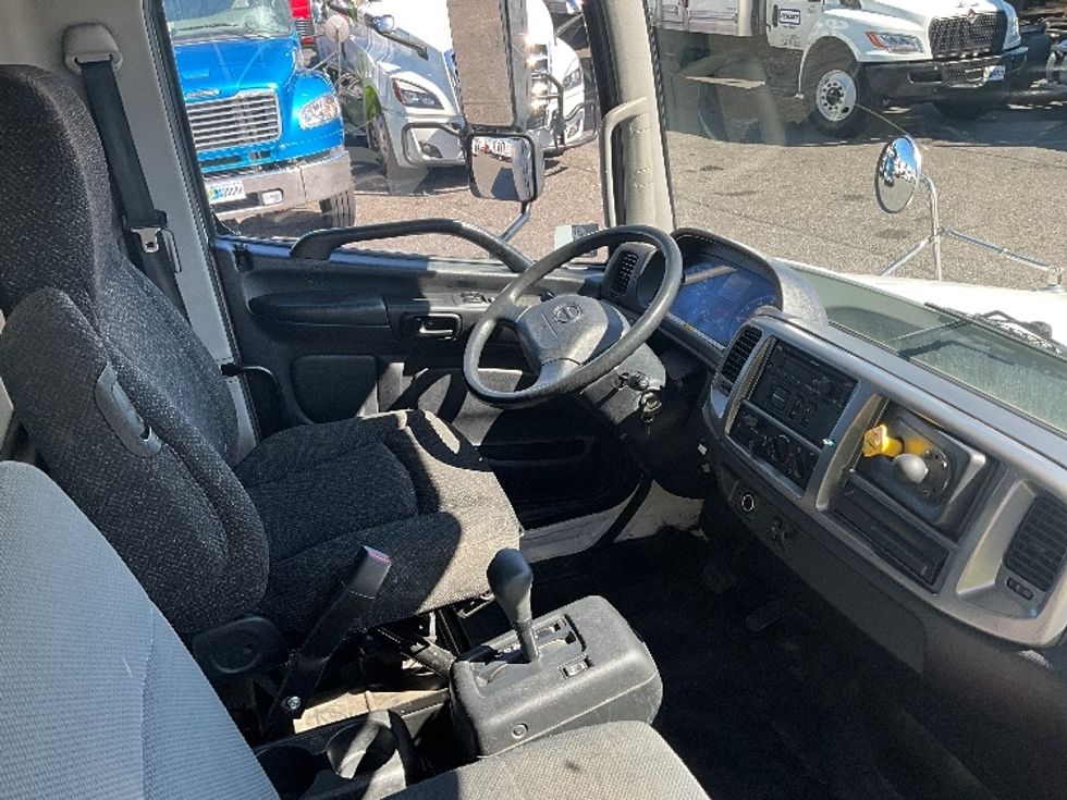 Medium Duty Box Truck-Light and Medium Duty Trucks-Hino-2019-338-Tacoma-WA-97,871\n\t\tmiles-$ 49,750 - Image 22