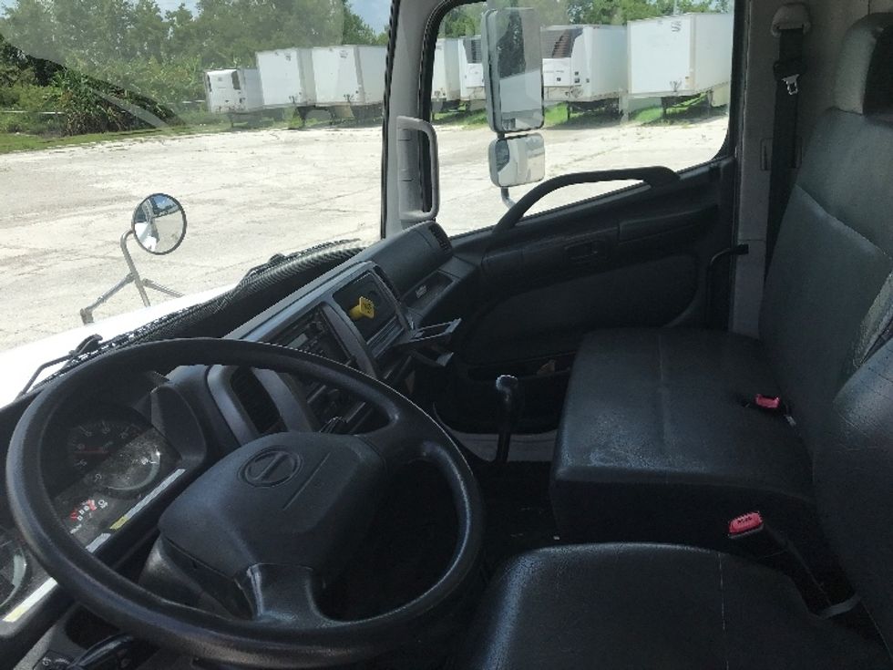 Medium Duty Box Truck-Light and Medium Duty Trucks-Hino-2019-338-Tampa-FL-424,454\n\t\tmiles-$ 21,500 - Image 16