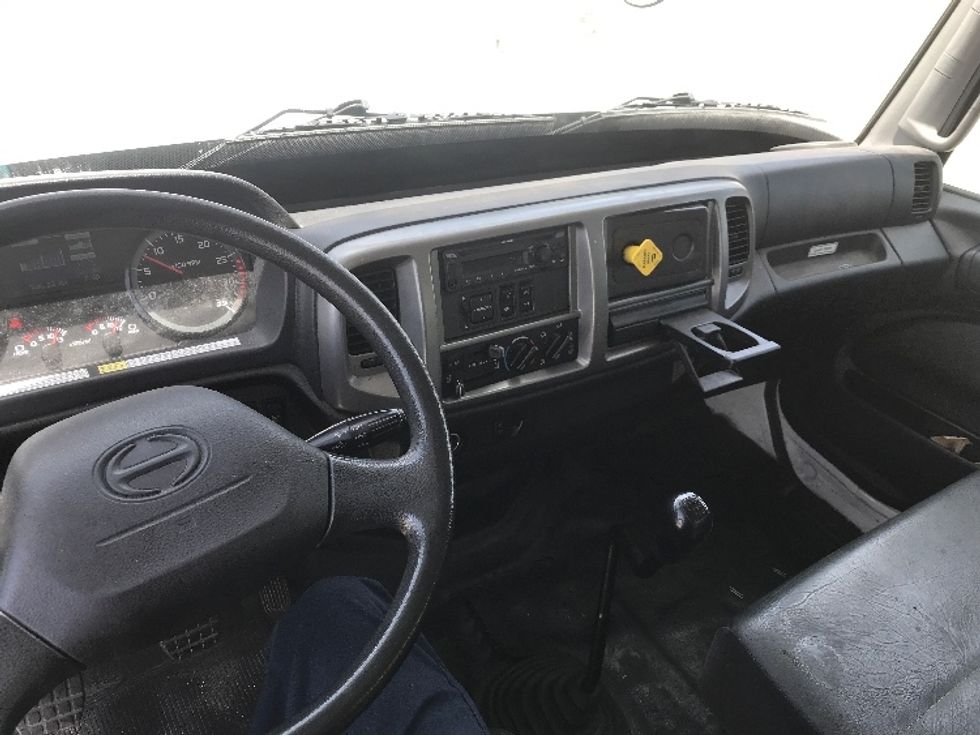 Medium Duty Box Truck-Light and Medium Duty Trucks-Hino-2019-338-Tampa-FL-424,454\n\t\tmiles-$ 21,500 - Image 17