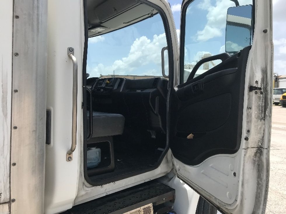 Medium Duty Box Truck-Light and Medium Duty Trucks-Hino-2019-338-Tampa-FL-424,454\n\t\tmiles-$ 21,500 - Image 19