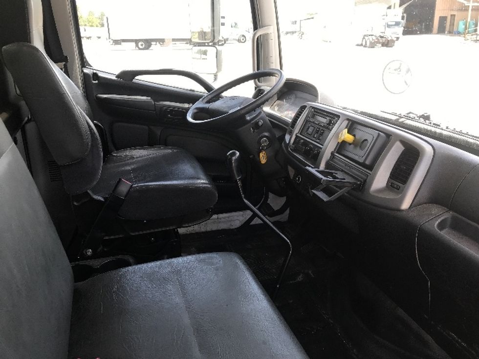 Medium Duty Box Truck-Light and Medium Duty Trucks-Hino-2019-338-Tampa-FL-424,454\n\t\tmiles-$ 21,500 - Image 21
