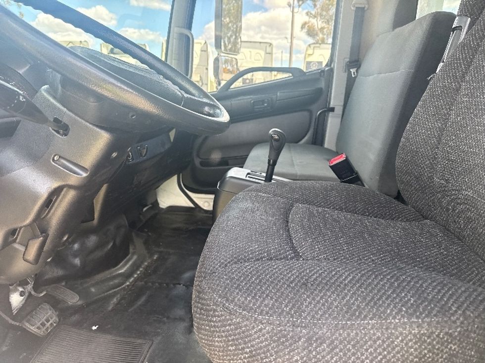 Medium Duty Box Truck-Light and Medium Duty Trucks-Hino-2019-338-Torrance-CA-102,130\n\t\tmiles-$ 48,500 - Image 17