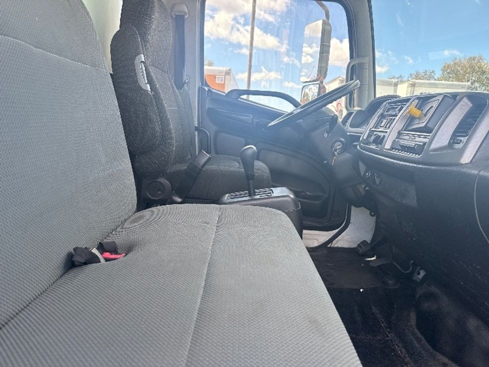Medium Duty Box Truck-Light and Medium Duty Trucks-Hino-2019-338-Torrance-CA-102,130\n\t\tmiles-$ 48,500 - Image 22
