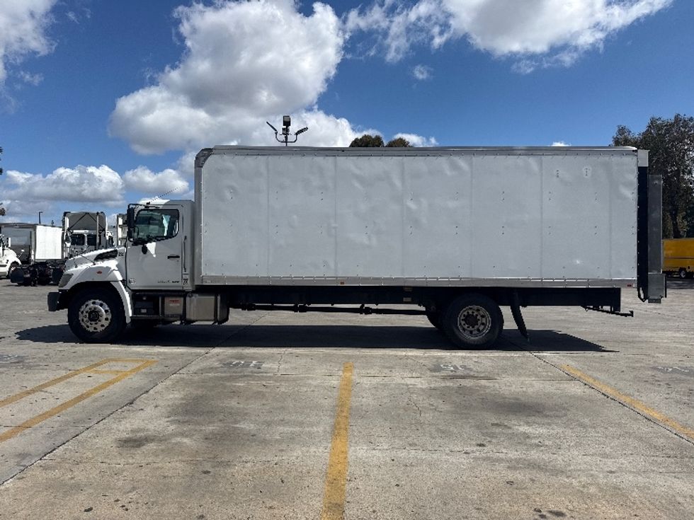 Medium Duty Box Truck-Light and Medium Duty Trucks-Hino-2019-338-Torrance-CA-102,130\n\t\tmiles-$ 48,500 - Image 4