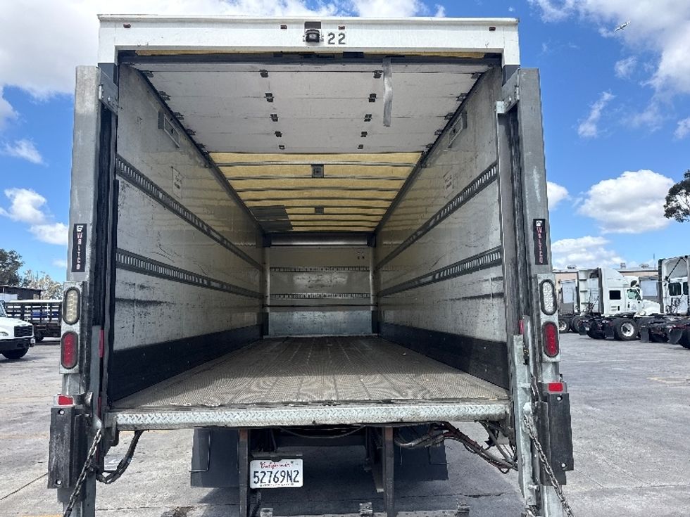 Medium Duty Box Truck-Light and Medium Duty Trucks-Hino-2019-338-Torrance-CA-102,130\n\t\tmiles-$ 48,500 - Image 5