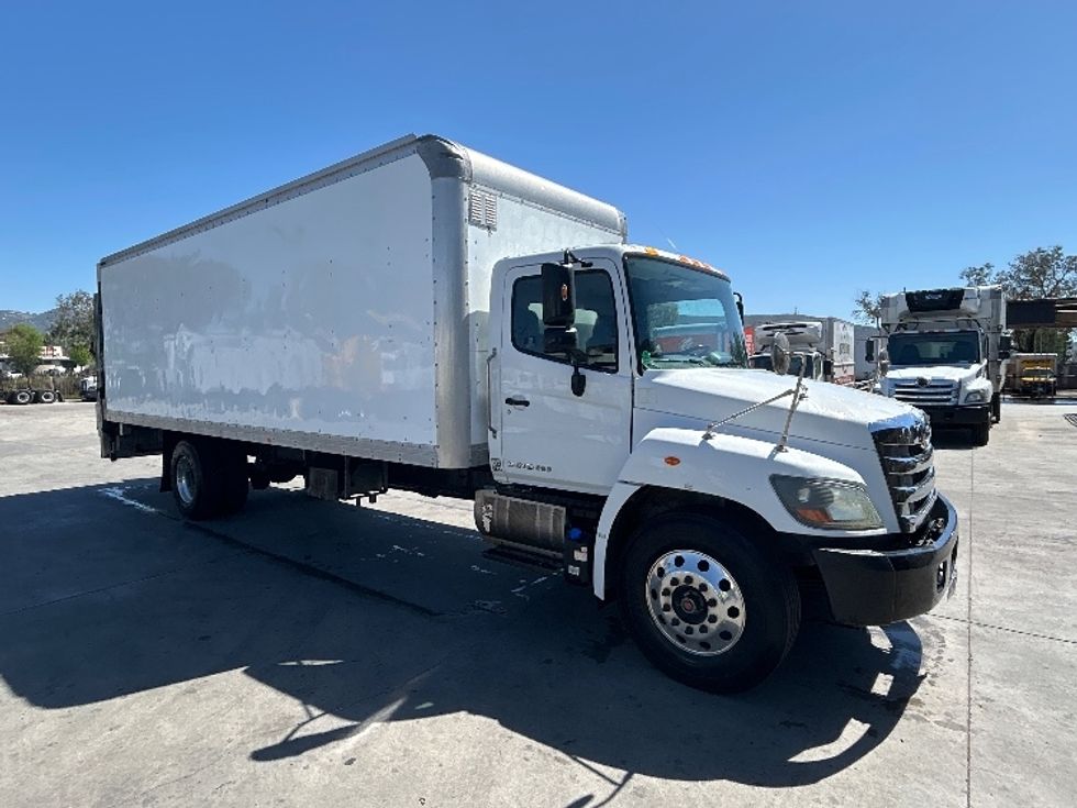 Medium Duty Box Truck-Light and Medium Duty Trucks-Hino-2019-338-Torrance-CA-109,125\n\t\tmiles-$ 48,000 - Image 1