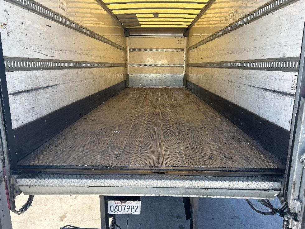 Medium Duty Box Truck-Light and Medium Duty Trucks-Hino-2019-338-Torrance-CA-109,125\n\t\tmiles-$ 48,000 - Image 10