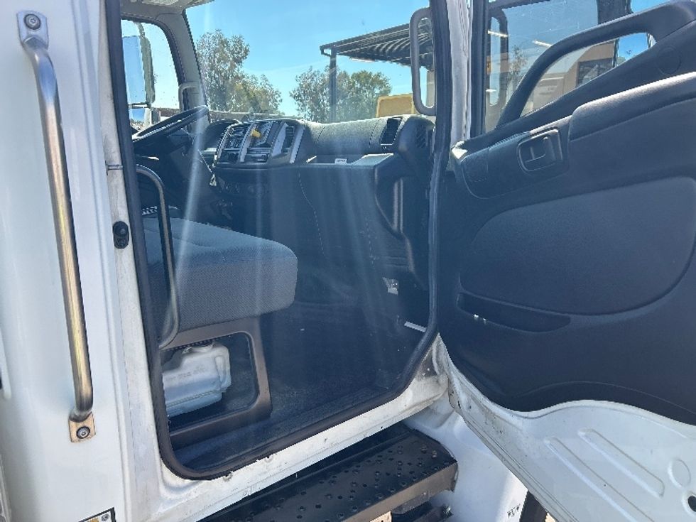 Medium Duty Box Truck-Light and Medium Duty Trucks-Hino-2019-338-Torrance-CA-109,125\n\t\tmiles-$ 48,000 - Image 20