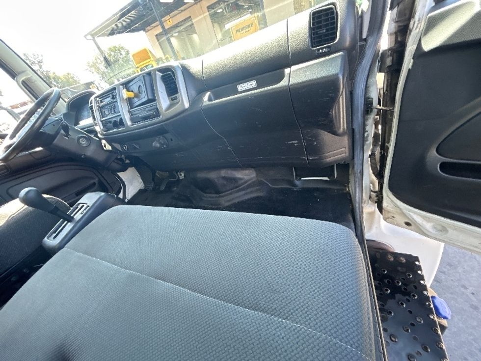 Medium Duty Box Truck-Light and Medium Duty Trucks-Hino-2019-338-Torrance-CA-109,125\n\t\tmiles-$ 48,000 - Image 21