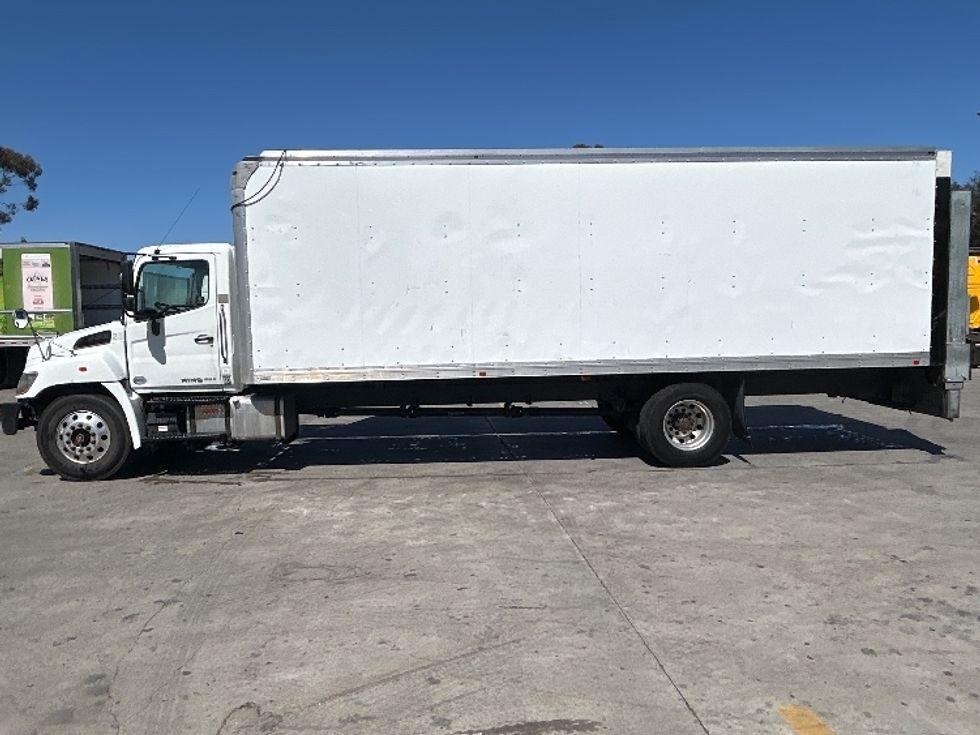 Medium Duty Box Truck-Light and Medium Duty Trucks-Hino-2019-338-Torrance-CA-109,125\n\t\tmiles-$ 48,000 - Image 4