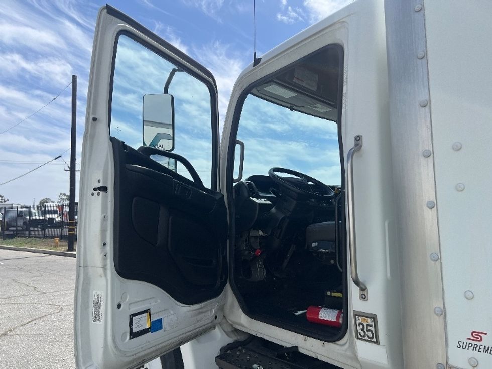 Medium Duty Box Truck-Light and Medium Duty Trucks-Hino-2019-338-Torrance-CA-178,782\n\t\tmiles-$ 41,250 - Image 16