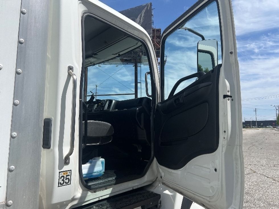 Medium Duty Box Truck-Light and Medium Duty Trucks-Hino-2019-338-Torrance-CA-178,782\n\t\tmiles-$ 41,250 - Image 20
