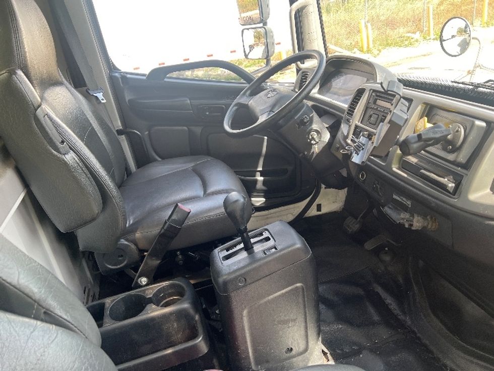 Medium Duty Box Truck-Light and Medium Duty Trucks-Hino-2019-338-Torrance-CA-178,782\n\t\tmiles-$ 41,250 - Image 22