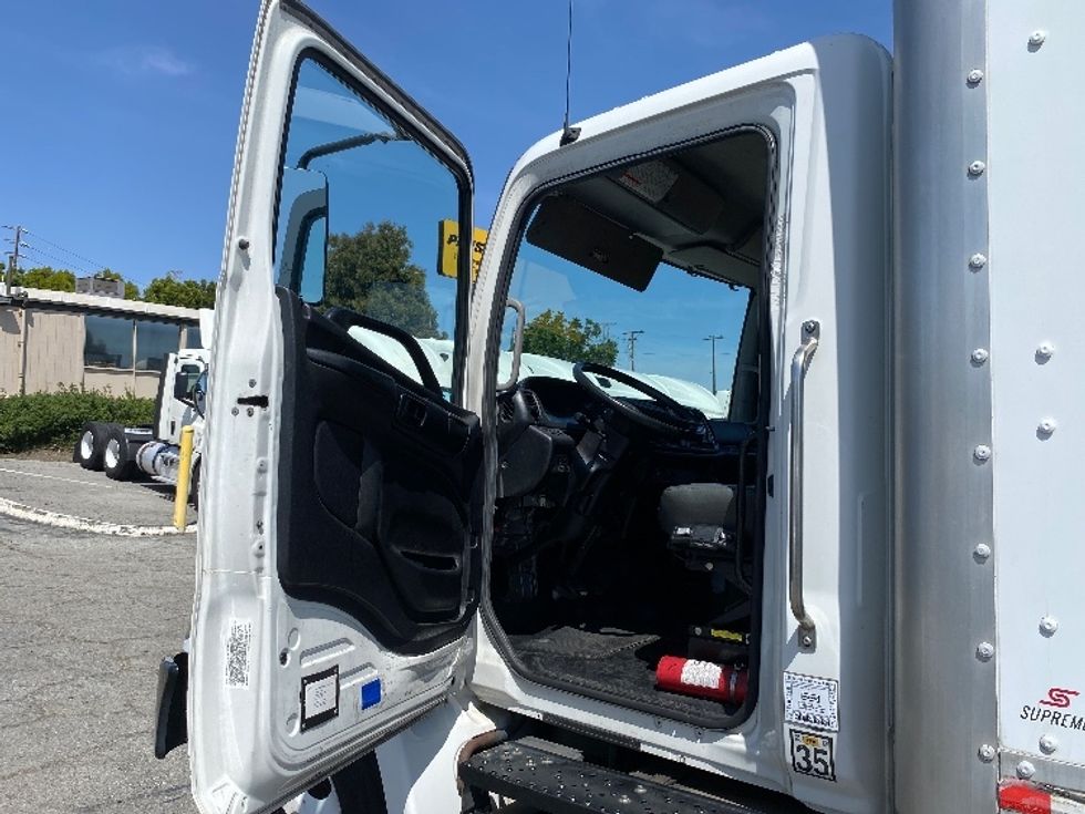 Medium Duty Box Truck-Light and Medium Duty Trucks-Hino-2019-338-Torrance-CA-230,439\n\t\tmiles-$ 34,000 - Image 16