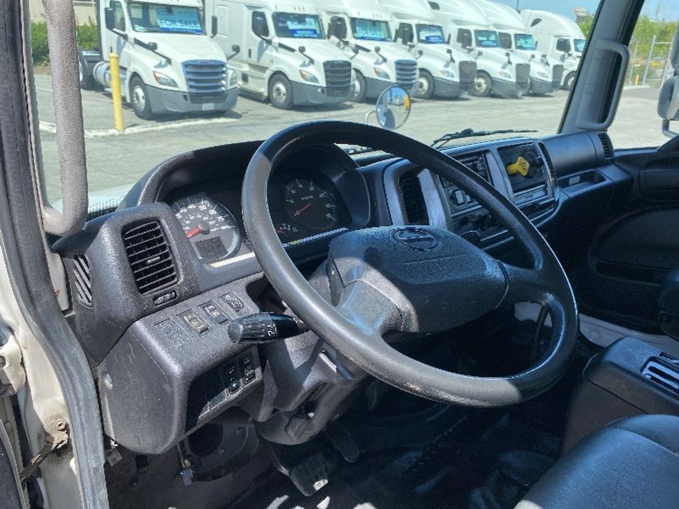 Medium Duty Box Truck-Light and Medium Duty Trucks-Hino-2019-338-Torrance-CA-230,439\n\t\tmiles-$ 34,000 - Image 17