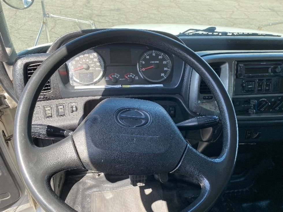 Medium Duty Box Truck-Light and Medium Duty Trucks-Hino-2019-338-Torrance-CA-230,439\n\t\tmiles-$ 34,000 - Image 18
