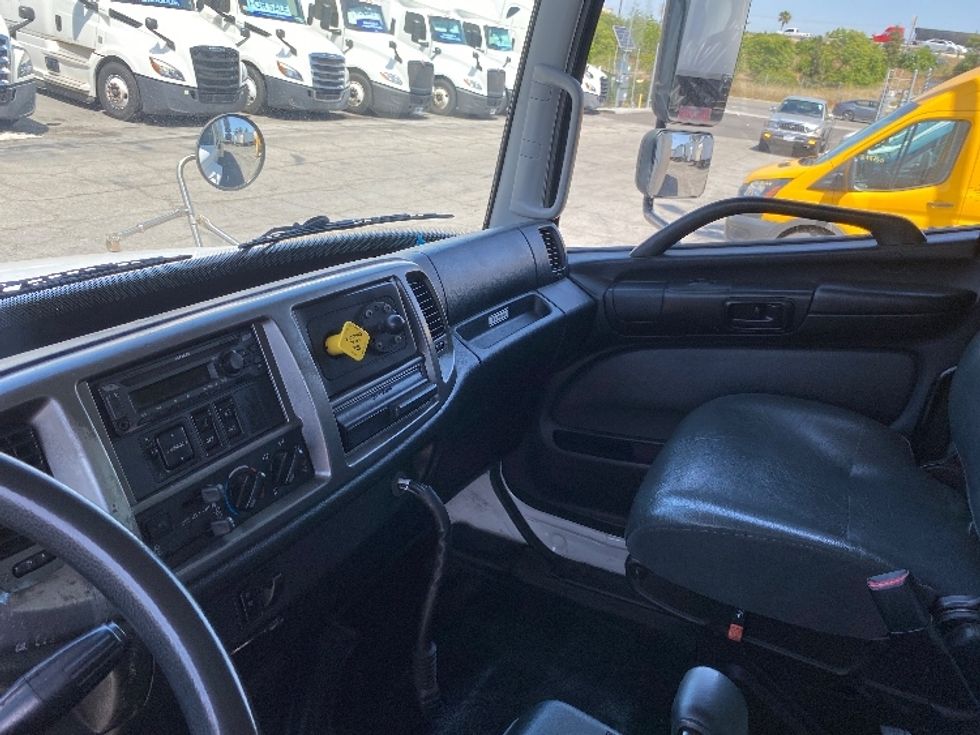 Medium Duty Box Truck-Light and Medium Duty Trucks-Hino-2019-338-Torrance-CA-230,439\n\t\tmiles-$ 34,000 - Image 19