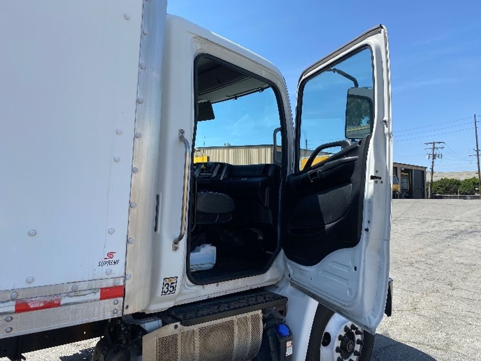 Medium Duty Box Truck-Light and Medium Duty Trucks-Hino-2019-338-Torrance-CA-230,439\n\t\tmiles-$ 34,000 - Image 20