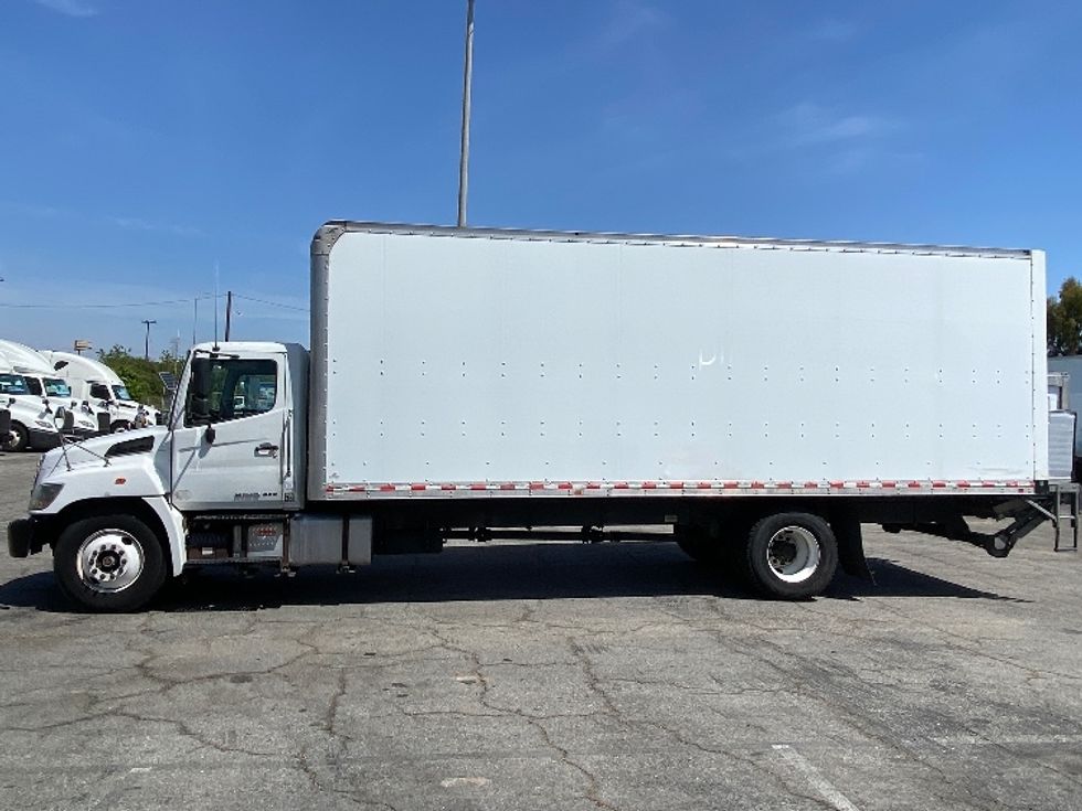 Medium Duty Box Truck-Light and Medium Duty Trucks-Hino-2019-338-Torrance-CA-230,439\n\t\tmiles-$ 34,000 - Image 4