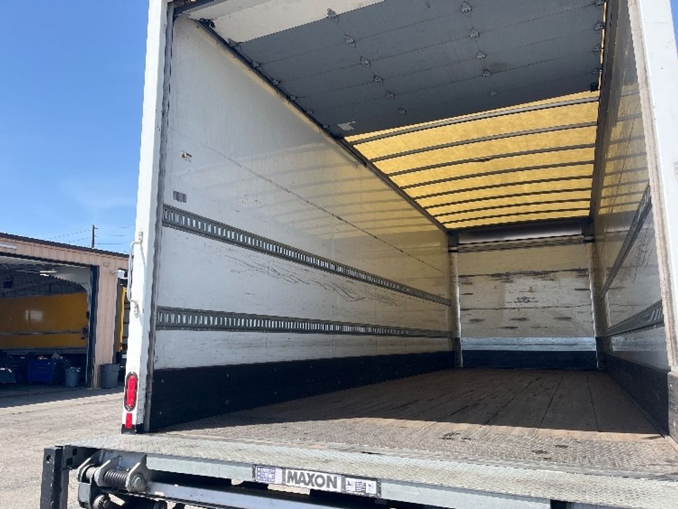 Medium Duty Box Truck-Light and Medium Duty Trucks-Hino-2019-338-Torrance-CA-236,835\n\t\tmiles-$ 33,250 - Image 11