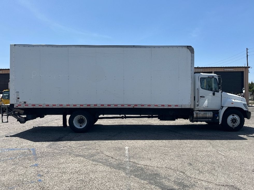 Medium Duty Box Truck-Light and Medium Duty Trucks-Hino-2019-338-Torrance-CA-236,835\n\t\tmiles-$ 33,250 - Image 15