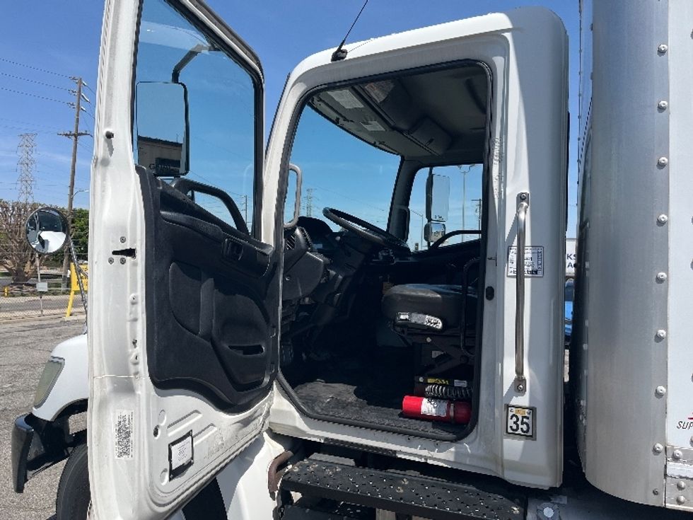 Medium Duty Box Truck-Light and Medium Duty Trucks-Hino-2019-338-Torrance-CA-236,835\n\t\tmiles-$ 33,250 - Image 16