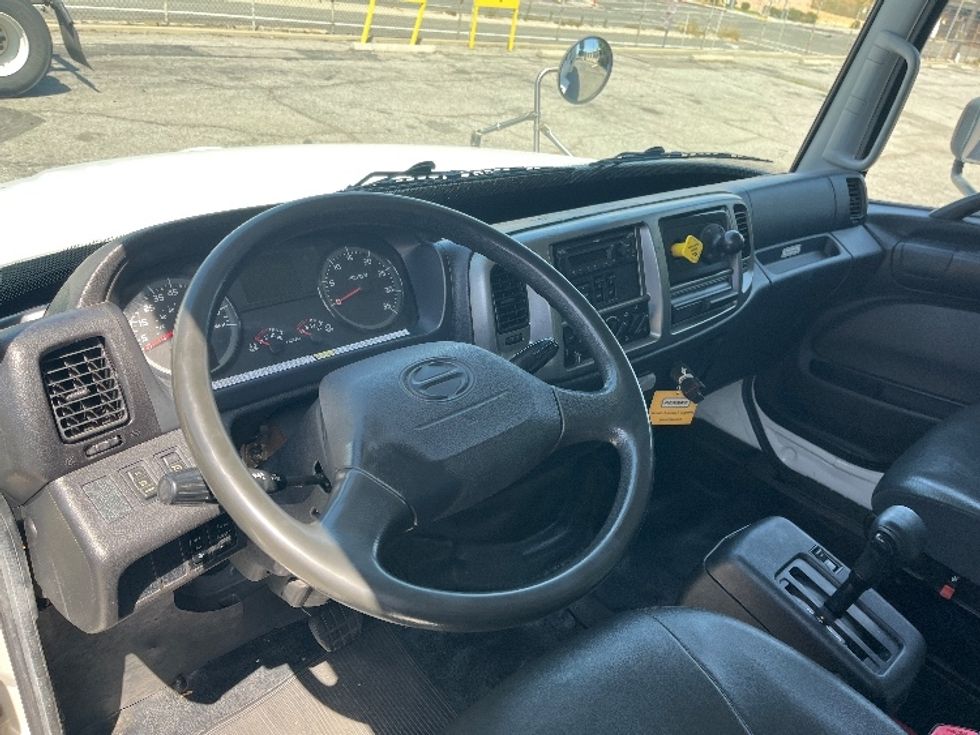 Medium Duty Box Truck-Light and Medium Duty Trucks-Hino-2019-338-Torrance-CA-236,835\n\t\tmiles-$ 33,250 - Image 17