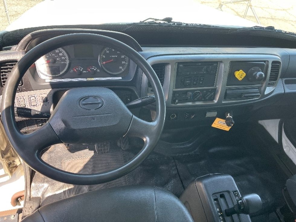 Medium Duty Box Truck-Light and Medium Duty Trucks-Hino-2019-338-Torrance-CA-236,835\n\t\tmiles-$ 33,250 - Image 18