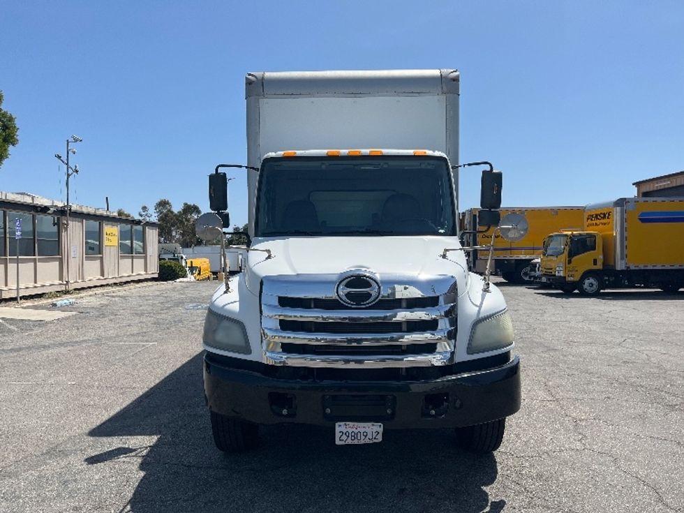 Medium Duty Box Truck-Light and Medium Duty Trucks-Hino-2019-338-Torrance-CA-236,835\n\t\tmiles-$ 33,250 - Image 2