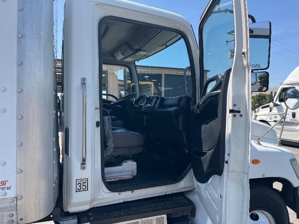 Medium Duty Box Truck-Light and Medium Duty Trucks-Hino-2019-338-Torrance-CA-236,835\n\t\tmiles-$ 33,250 - Image 20