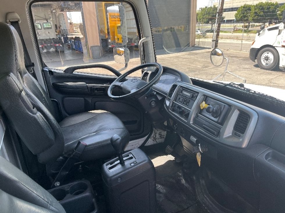 Medium Duty Box Truck-Light and Medium Duty Trucks-Hino-2019-338-Torrance-CA-236,835\n\t\tmiles-$ 33,250 - Image 22