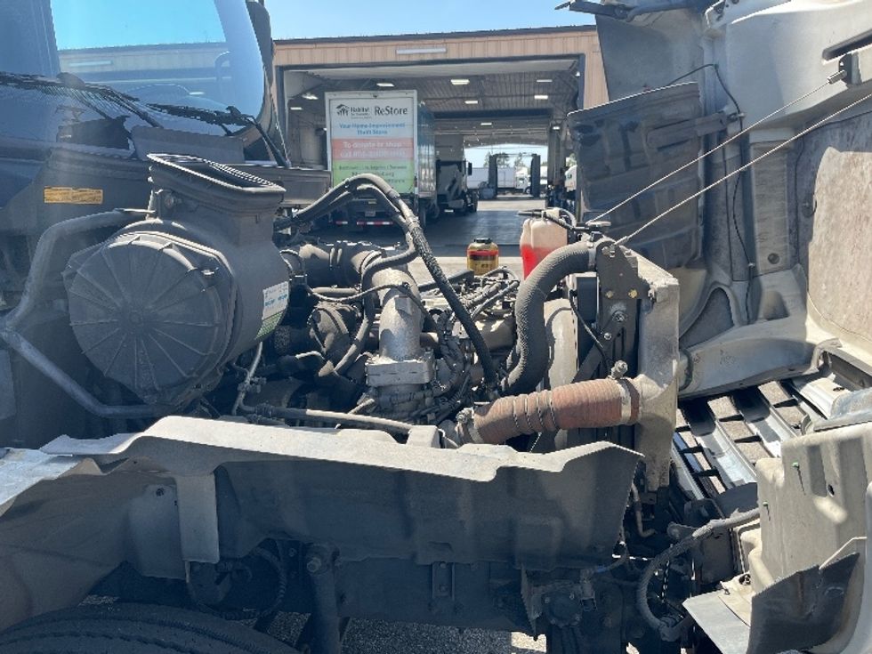 Medium Duty Box Truck-Light and Medium Duty Trucks-Hino-2019-338-Torrance-CA-236,835\n\t\tmiles-$ 33,250 - Image 23