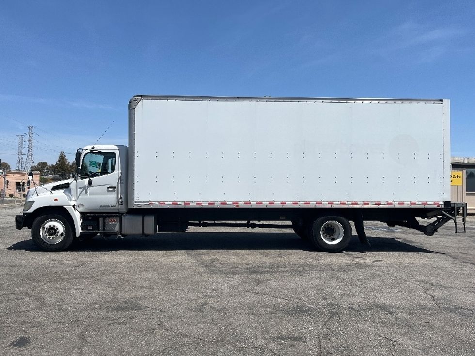 Medium Duty Box Truck-Light and Medium Duty Trucks-Hino-2019-338-Torrance-CA-236,835\n\t\tmiles-$ 33,250 - Image 4