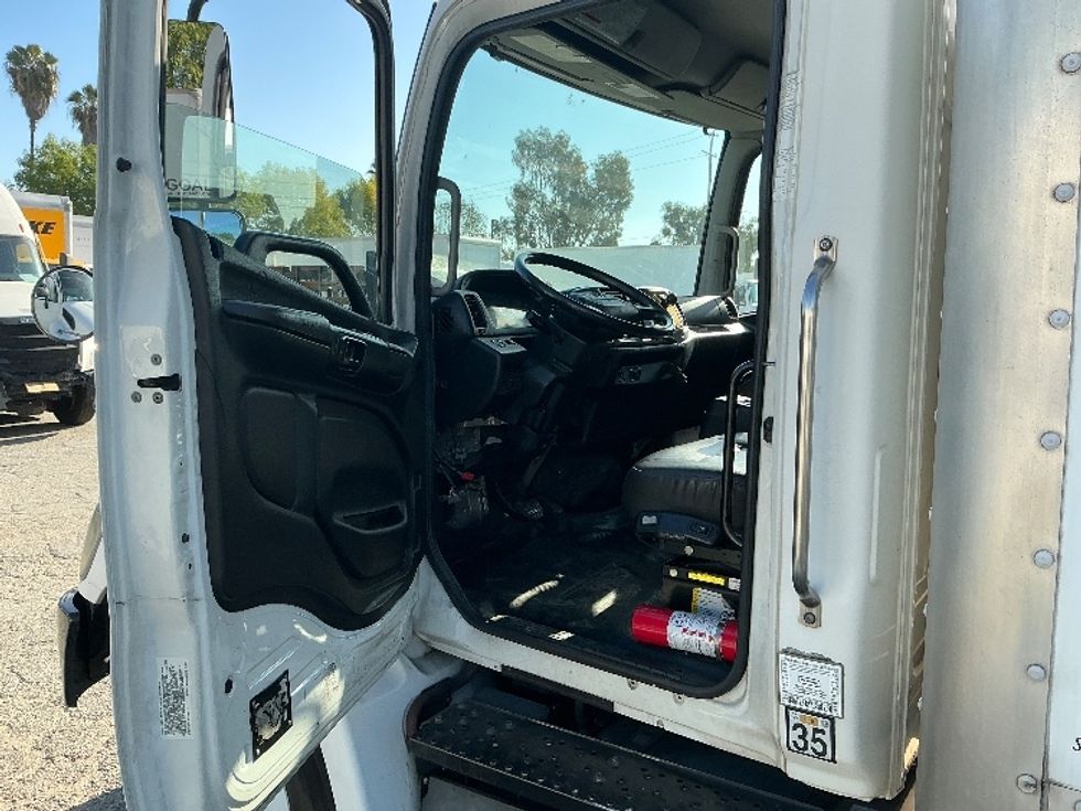 Medium Duty Box Truck-Light and Medium Duty Trucks-Hino-2019-338-Torrance-CA-321,564\n\t\tmiles-$ 21,000 - Image 16