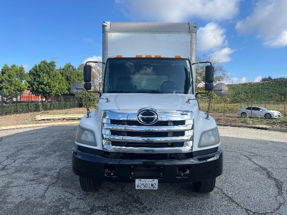 Medium Duty Box Truck-Light and Medium Duty Trucks-Hino-2019-338-Torrance-CA-321,564\n\t\tmiles-$ 21,000 - Image 2